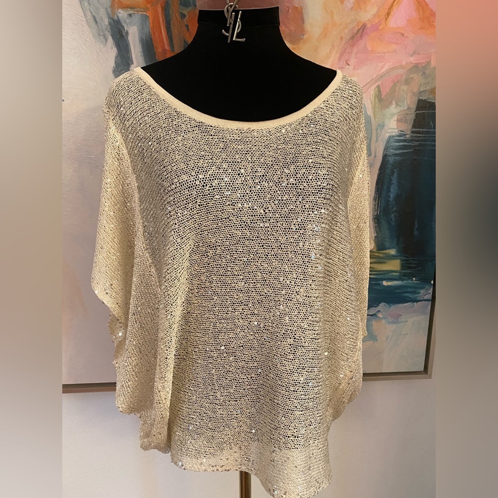 NWT knitted blouse with sequins. Color Cream